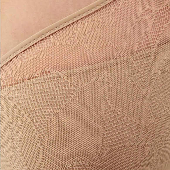 Bali Ultra Light Body Shaper with Lace
#DF6552 - Picture 3 of 7